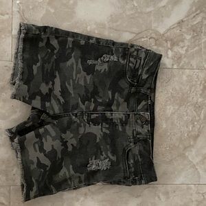 Stretchy ripped Camo Jean shorts